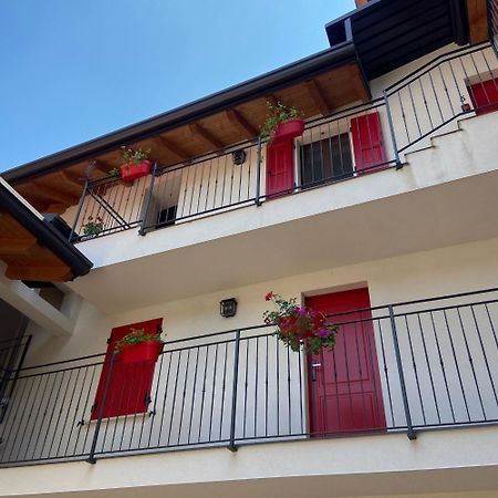 La Volpe Rossa Rooms And Apartments San Felice del Benaco Eksteriør billede