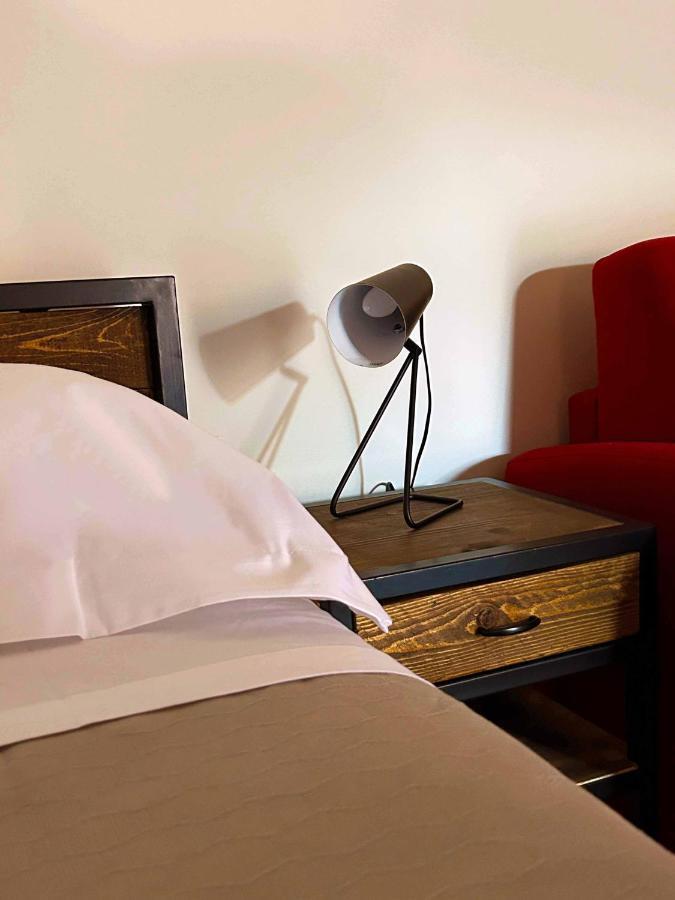 La Volpe Rossa Rooms And Apartments San Felice del Benaco Eksteriør billede