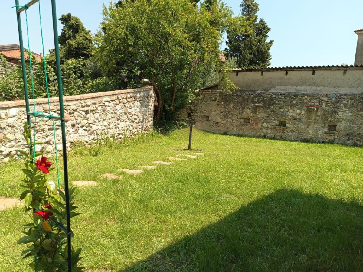 La Volpe Rossa Rooms And Apartments San Felice del Benaco Eksteriør billede