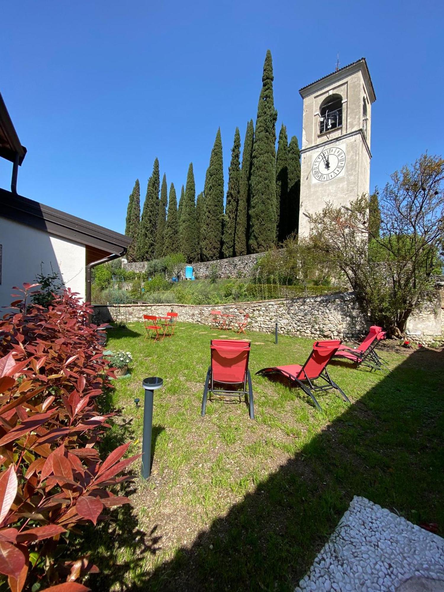 La Volpe Rossa Rooms And Apartments San Felice del Benaco Eksteriør billede